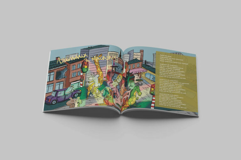 Livre ouvert présentant une illustration urbaine en couleurs et une page de texte