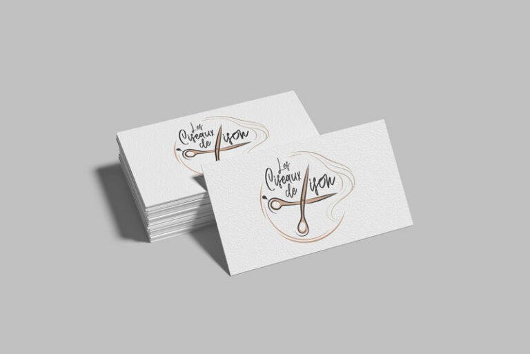 Logo Les Ciseaux de Lison présenté sur des cartes blanches texturées